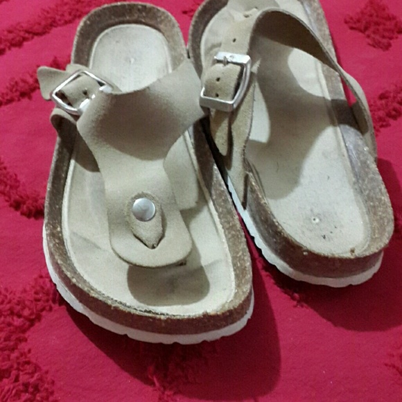 Tan standals
