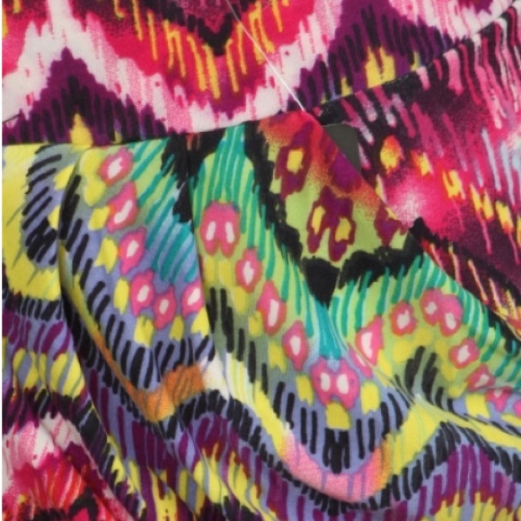 LAST PAIR!! Tribal Print Shorts - Picture 4 of 4