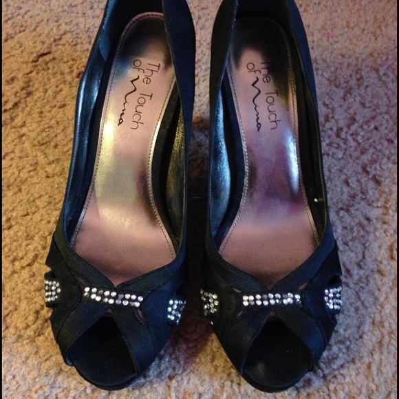 Black pumps with rhinestones