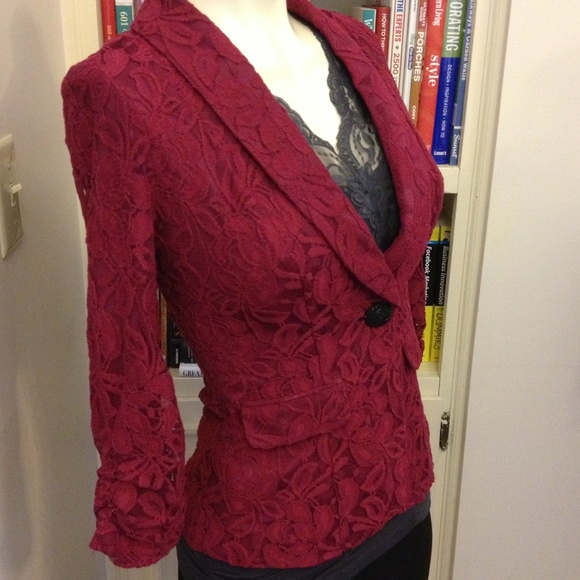Elegant burgundy red blazer - Picture 2 of 4