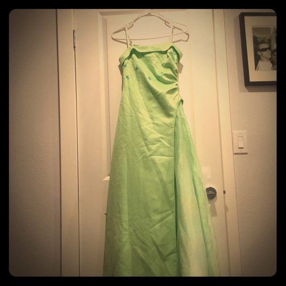 Prom dress - Picture 1 of 4