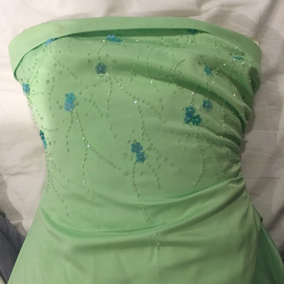 Prom dress - Picture 2 of 4