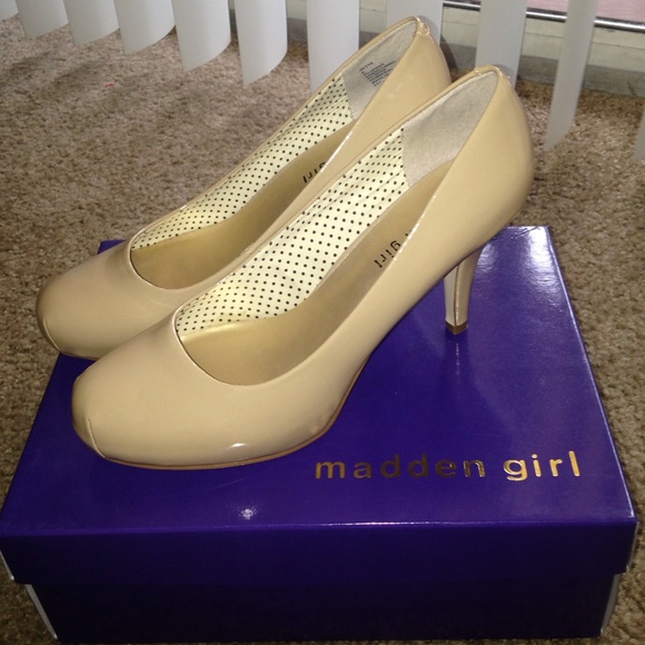 ❌SOLD❌ BNIB madden girl patent nude heels - Picture 1 of 4