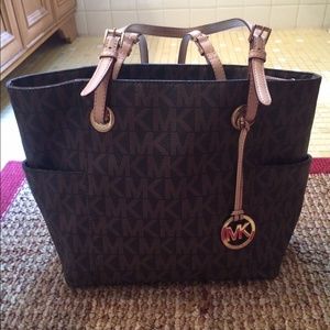 *sale* Michael Kors Signature MK Tote
