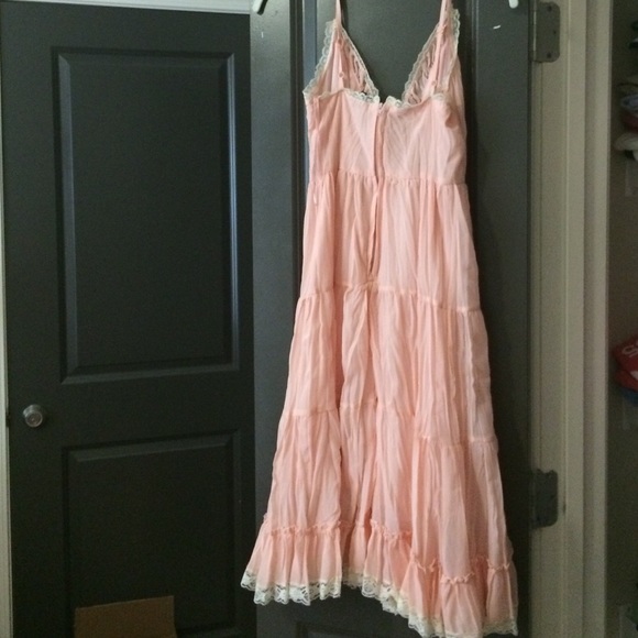 Blush and cream lace dress - Picture 2 of 4