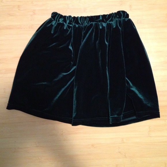 GREEN VELVET SKIRT