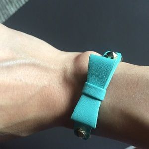 Green bow bracelet
