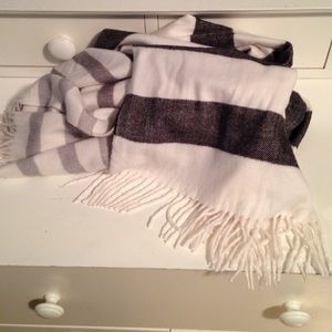 GAP CASHMERE SCARF