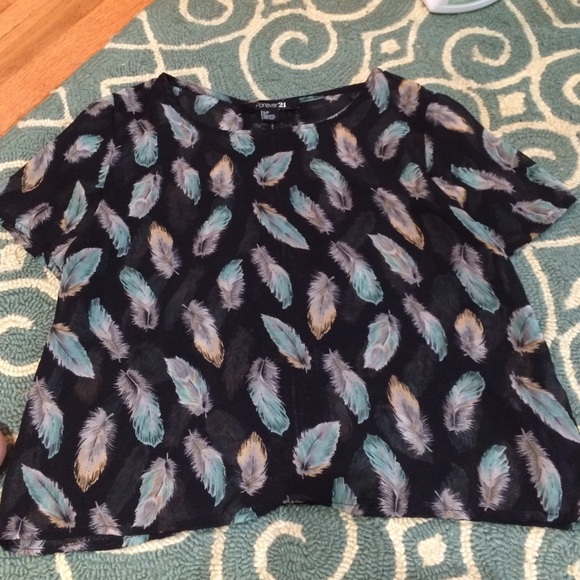 Feathered shirt with lace back