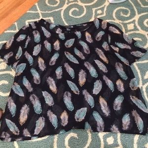 Feathered shirt with lace back