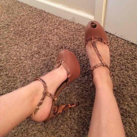 Nine West Shoes - New Nine West Brown Snakeskin Heel 👠