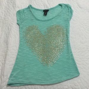 Mint short sleeved shirt with studded gold heart