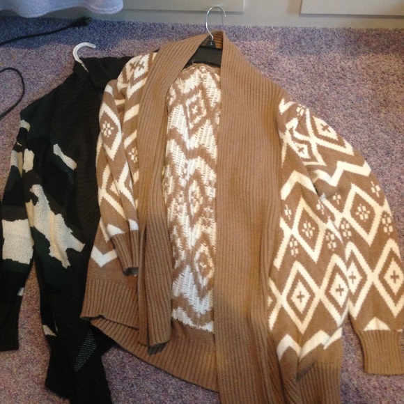 Two cozy cardigans ❤️2 For $40 or 1 for $20 - Picture 1 of 1
