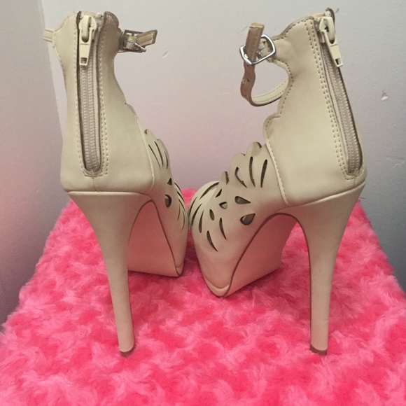 High heels - Picture 2 of 2