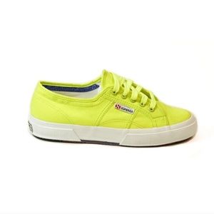 BNWT Superga Sneakers in neon yellow, SZ 8.5