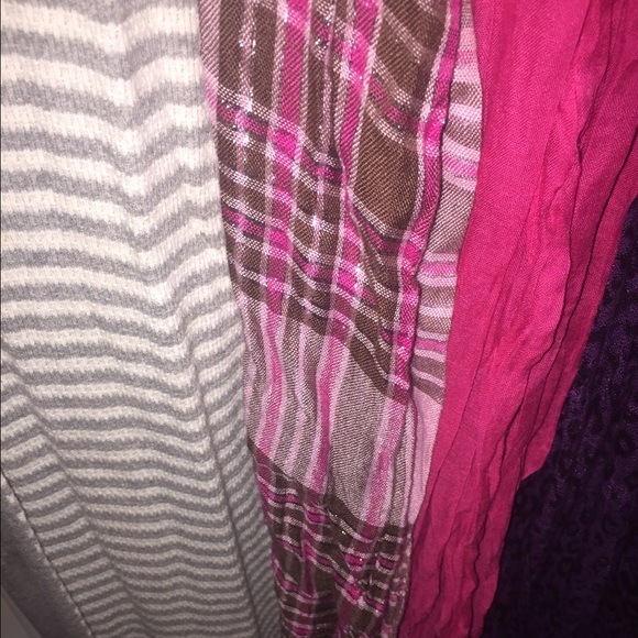 Scarfs - Picture 2 of 3
