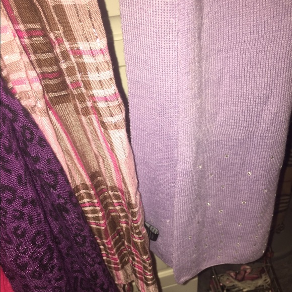 Scarfs - Picture 3 of 3