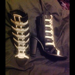 Chunky heel gladiator style shoes. *NEVER WORN*