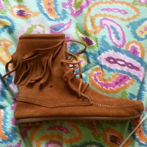 Minnetonka Brown Leather Moccasins