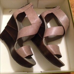 Gianni Bini Adrianna Wedges- Aviator Grey