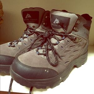 Waterproof hiking shoes