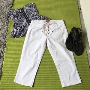 Sale!! White Guess Capris