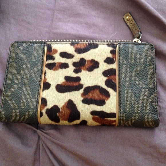 Michael kors leopard wallet fur