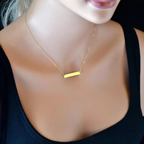 Jewelry - Gold bar necklace