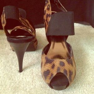 Simply Vera wang leopard print shoes