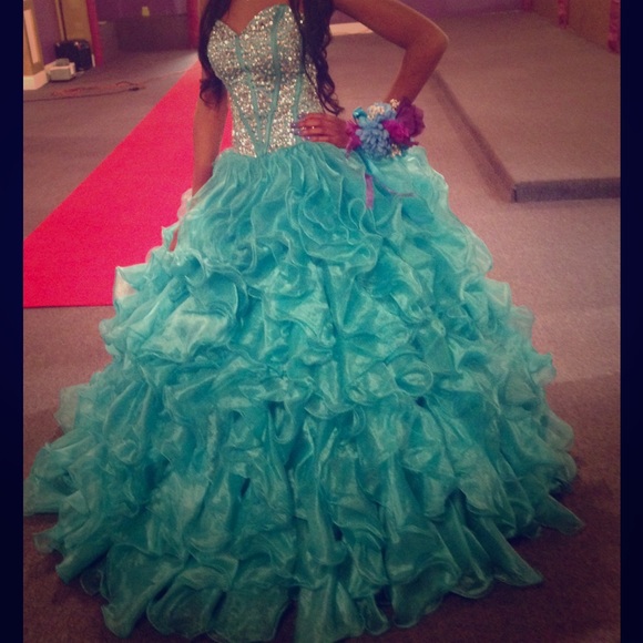 I Absolutely Love This Dress !   💖