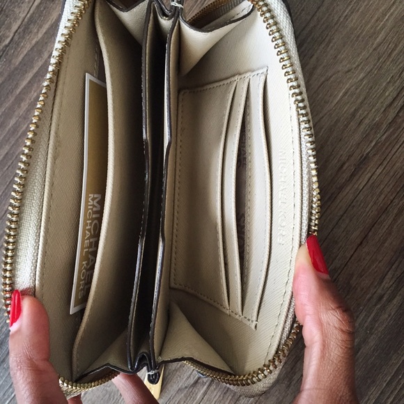 Michael Kors Python Print Wallet - Picture 4 of 4