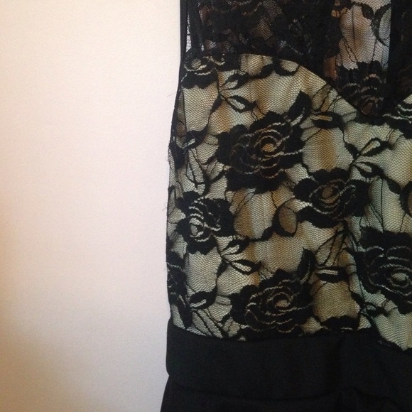 Black and Beige Lace Dress - Picture 2 of 4