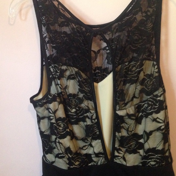 Black and Beige Lace Dress - Picture 3 of 4