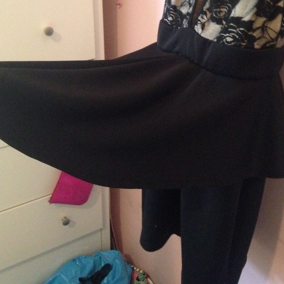 Black and Beige Lace Dress - Picture 4 of 4