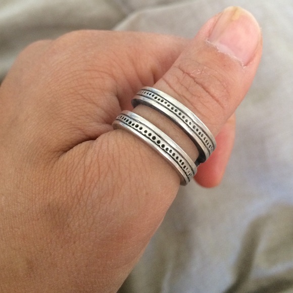 Ring - Picture 3 of 4