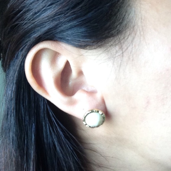Banana Republic white earrings with gold trim - Picture 3 of 3