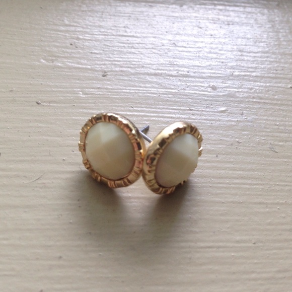 Banana Republic white earrings with gold trim - Picture 2 of 3