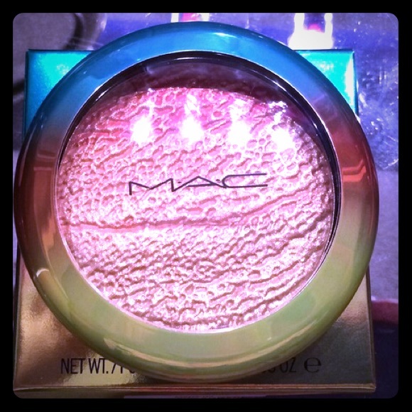 MAC Freshen Up Highlighter