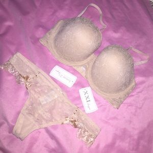 🎉BUNDLE🎉 Bra &* Thong Set 😏🙊