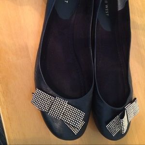 Nine West flats with bow details