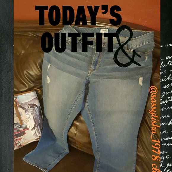 Plus size distressed cropped jeans