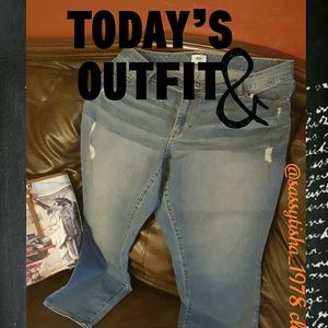 Plus size distressed cropped jeans