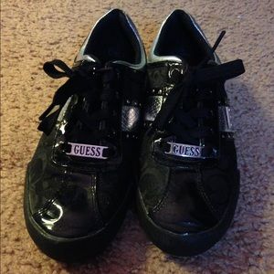 Black guess shoes