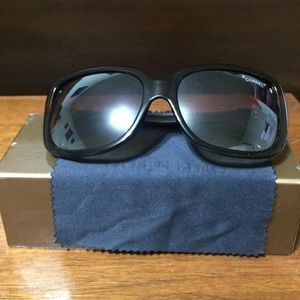 💁🏻NEWYEAR SALE: Chanel Bow Sunglasses