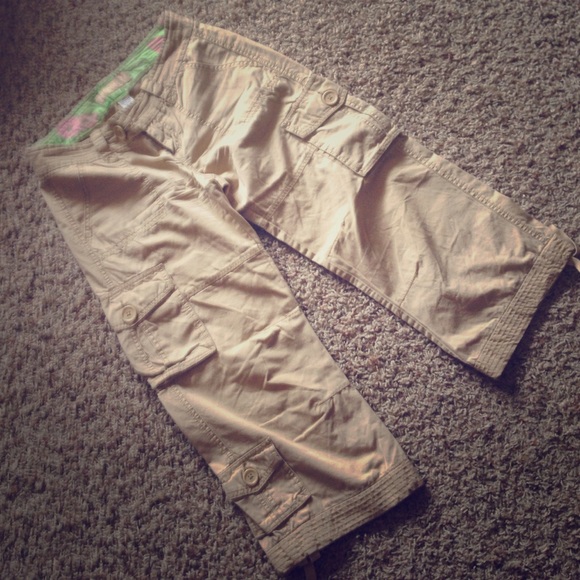 Khaki capris 💗