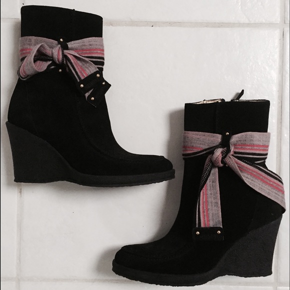 NWOT, MISSONI BLACK SUEDE BOOTS WITH PINK ACCENTS