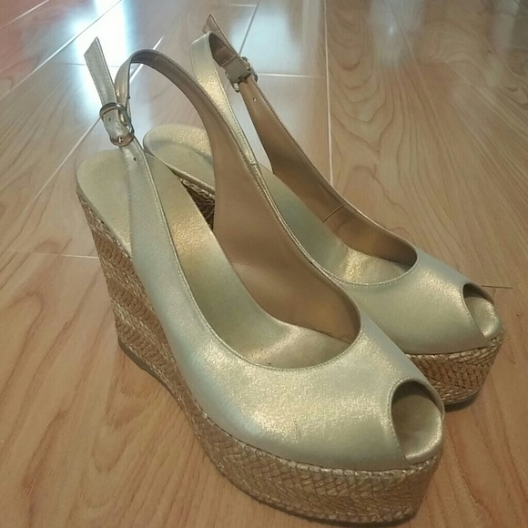 Gold pumps