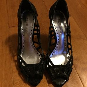 Bcbg black snake skin shoes pumps sandals 5.5