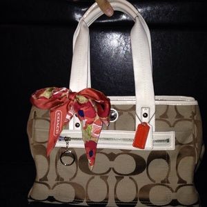 🎀EUC Authentic Coach Daisy Signature Tote🎀