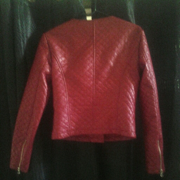 Red jacket - Picture 2 of 3
